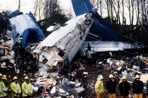 A plane in difficulty was diverted to East Midlands airport, the runway lights of which extend to the M1. . What happened to the pilots of the kegworth air crash